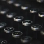 Hvad er forskellen mellem et kablet og et trådløst tastatur?